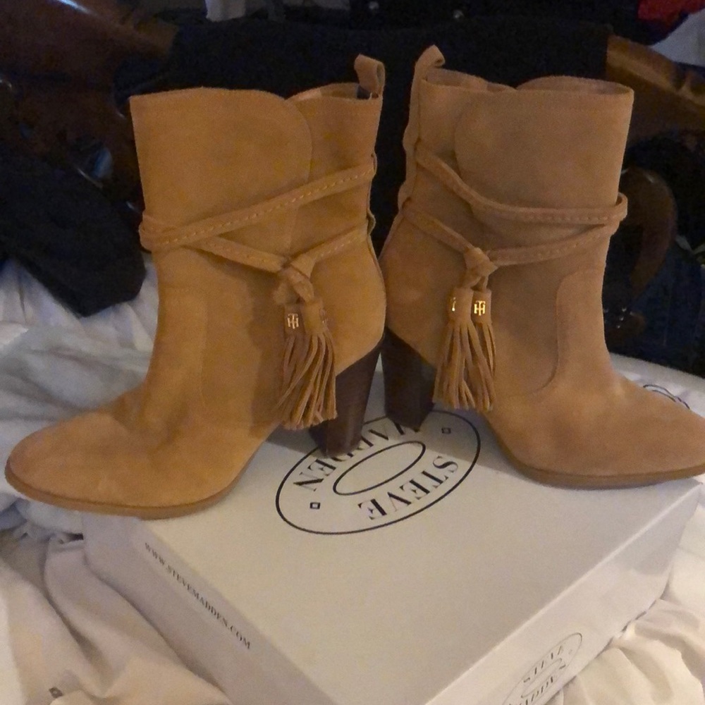 Tommy Hilfiger suede boots